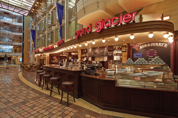 Royal Caribbean International Mariner of the Seas Interior Royal Promenade Promenade Cafe.jpg